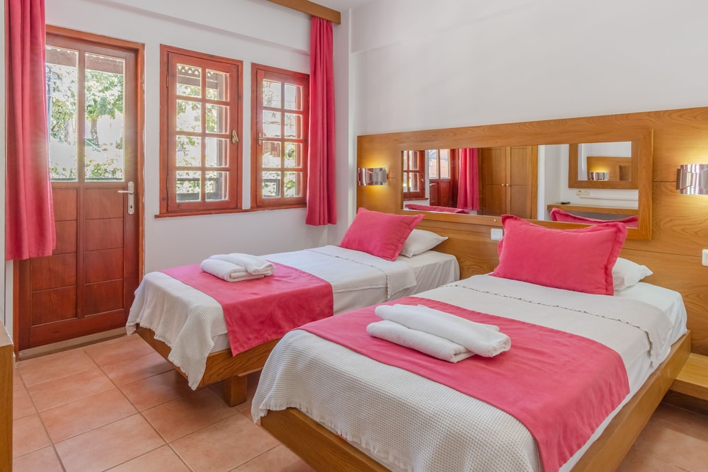 Pink Palace Hotel Rezervasyon