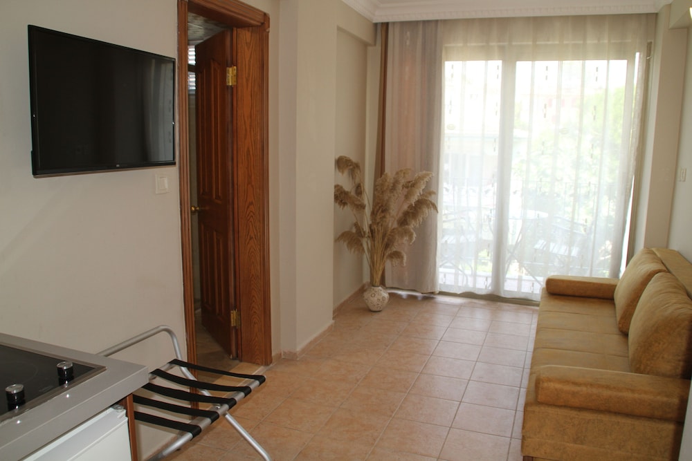 Hotel Rosy Suites Rezervasyon