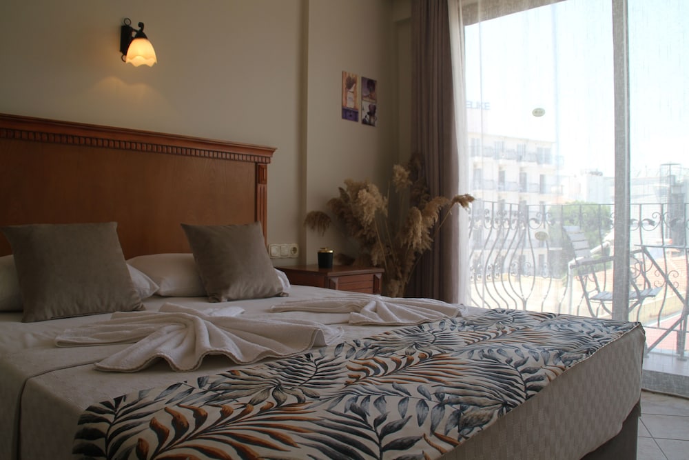 Hotel Rosy Suites Rezervasyon