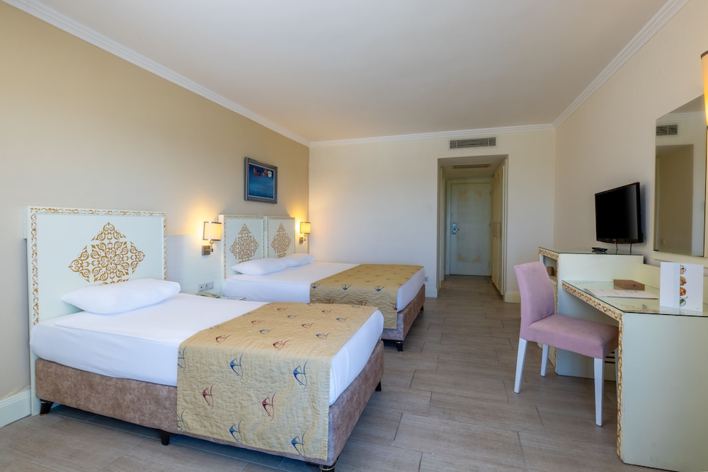 Crystal Admiral Rezervasyon