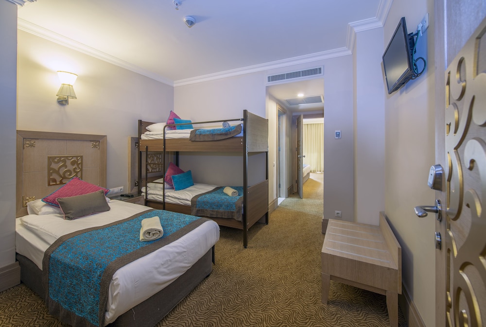 Crystal Deluxe Rezervasyon