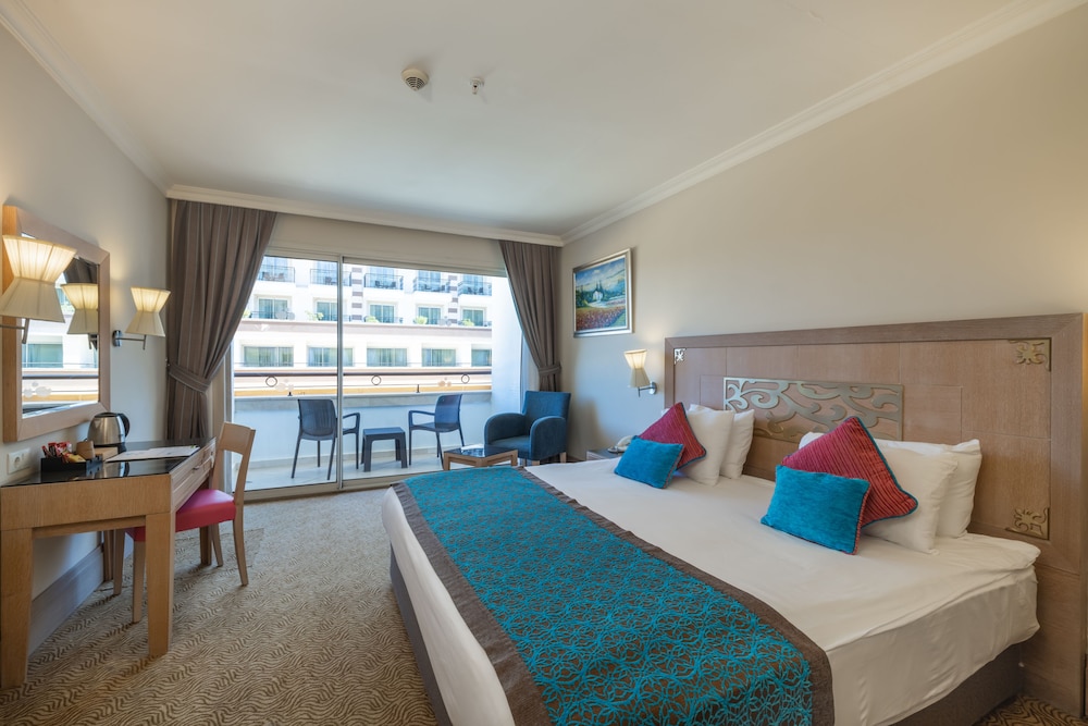 Crystal Deluxe Rezervasyon