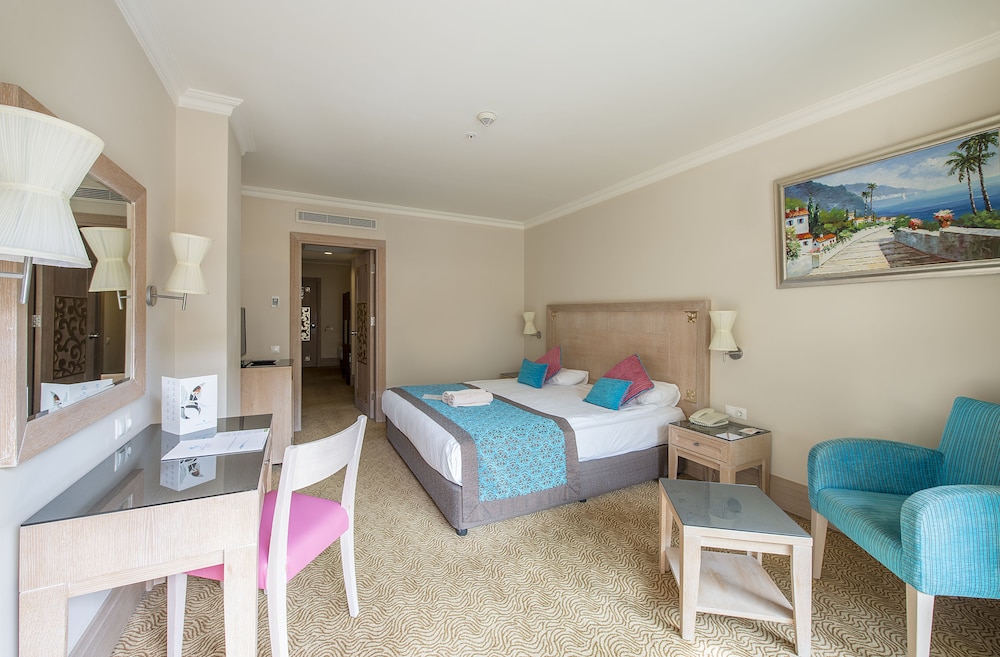 Crystal Deluxe Rezervasyon