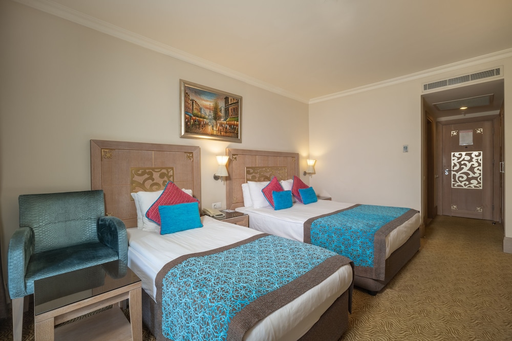 Crystal Deluxe Rezervasyon