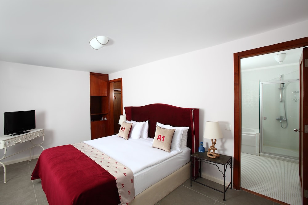 No:81 Hotel Rezervasyon