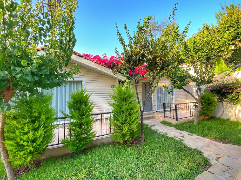 Leda Beach Hotel Rezervasyon