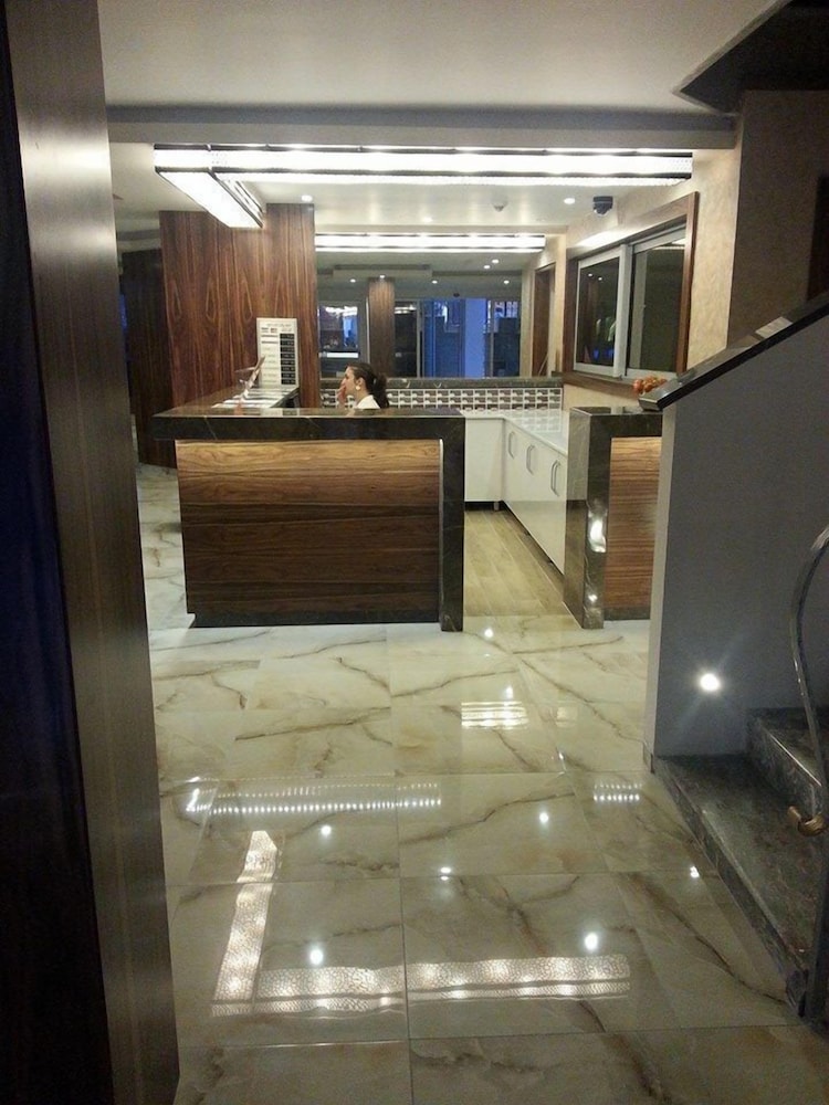 Lavinia Apart Hotel Rezervasyon