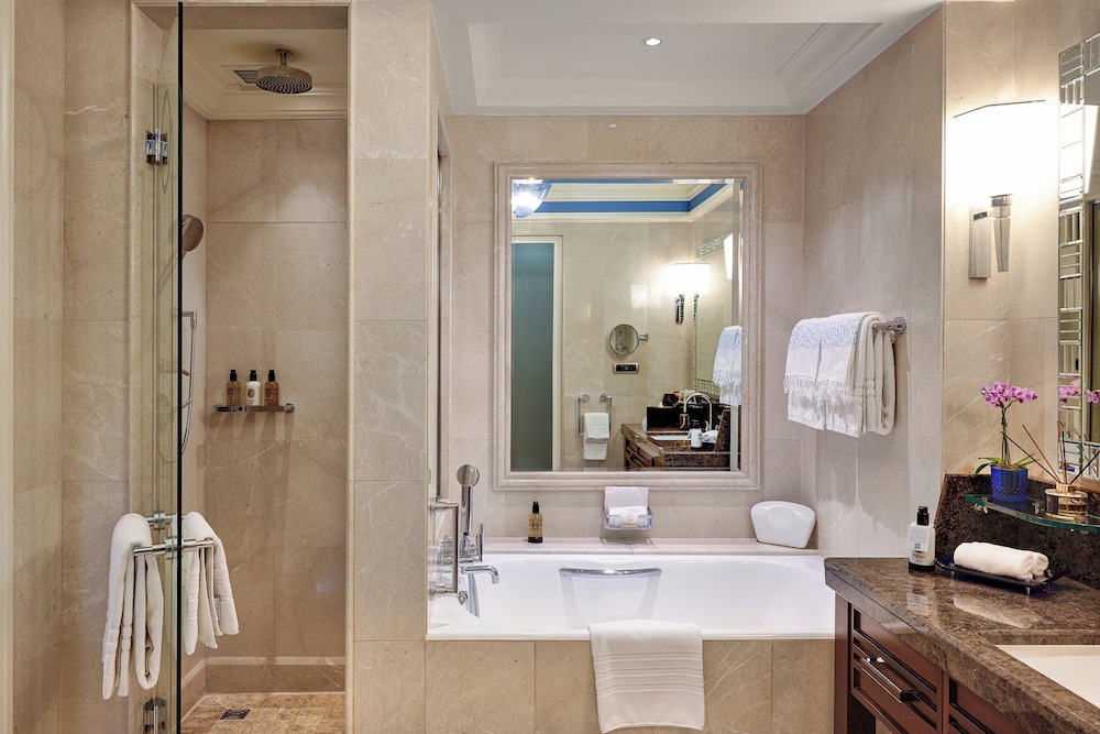 Four Seasons Hotel Istanbul At The Bosphorus Rezervasyon