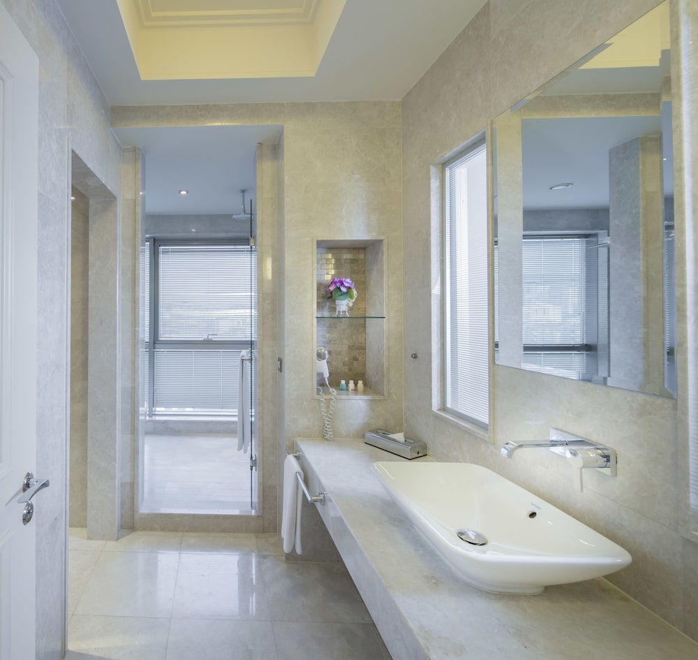 Titanic Business Kartal Rezervasyon