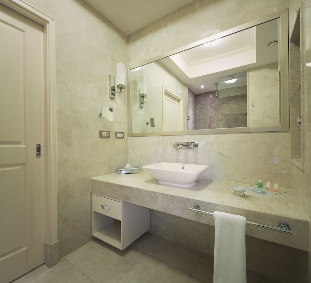 Titanic Business Kartal Rezervasyon