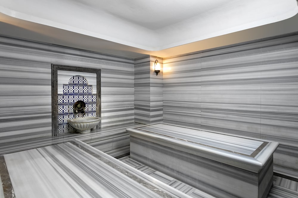 Titanic Business Kartal Rezervasyon