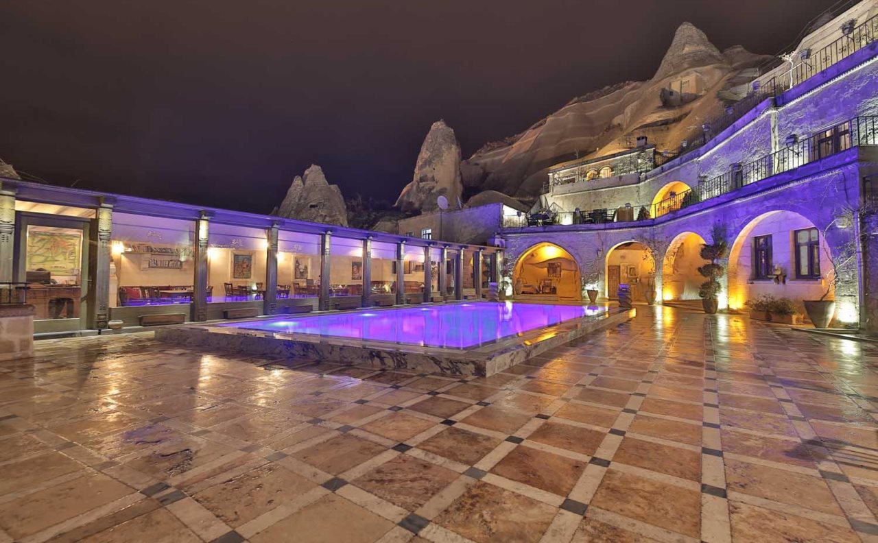 Local Cave House Rezervasyon