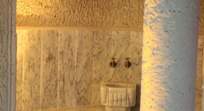 Local Cave House Rezervasyon