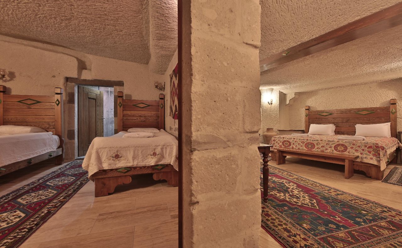 Local Cave House Rezervasyon