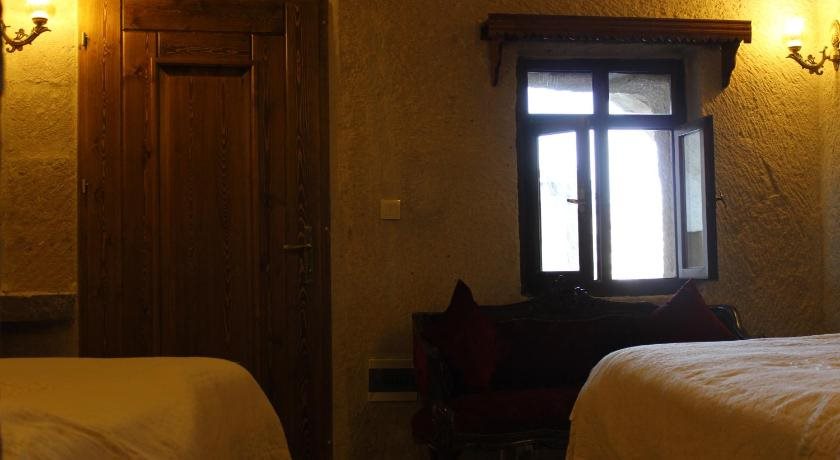 Local Cave House Rezervasyon