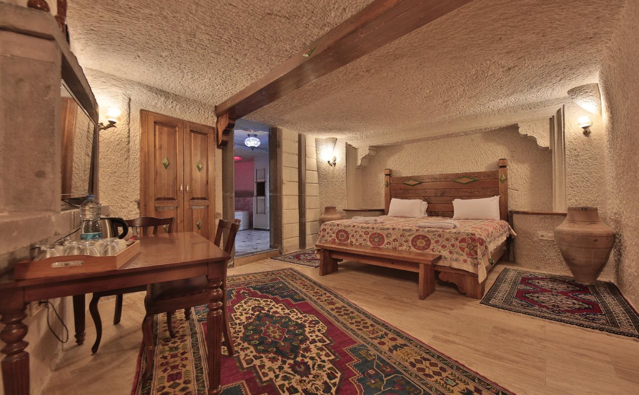 Local Cave House Rezervasyon