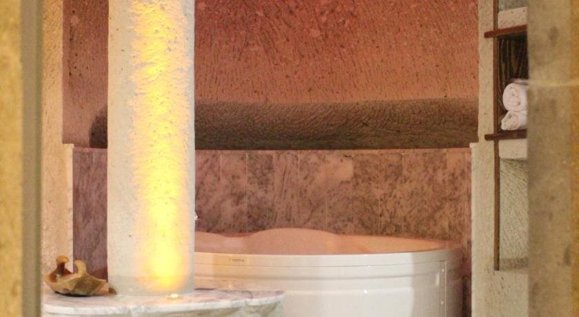 Local Cave House Rezervasyon