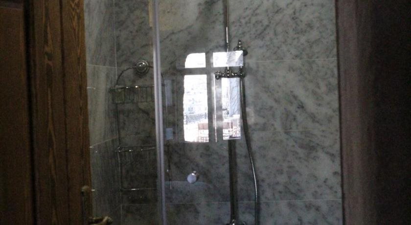 Local Cave House Rezervasyon