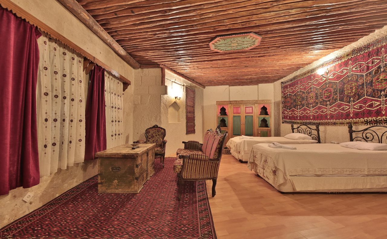 Local Cave House Rezervasyon