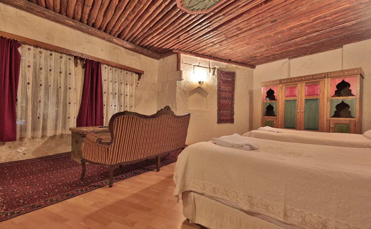 Local Cave House Rezervasyon