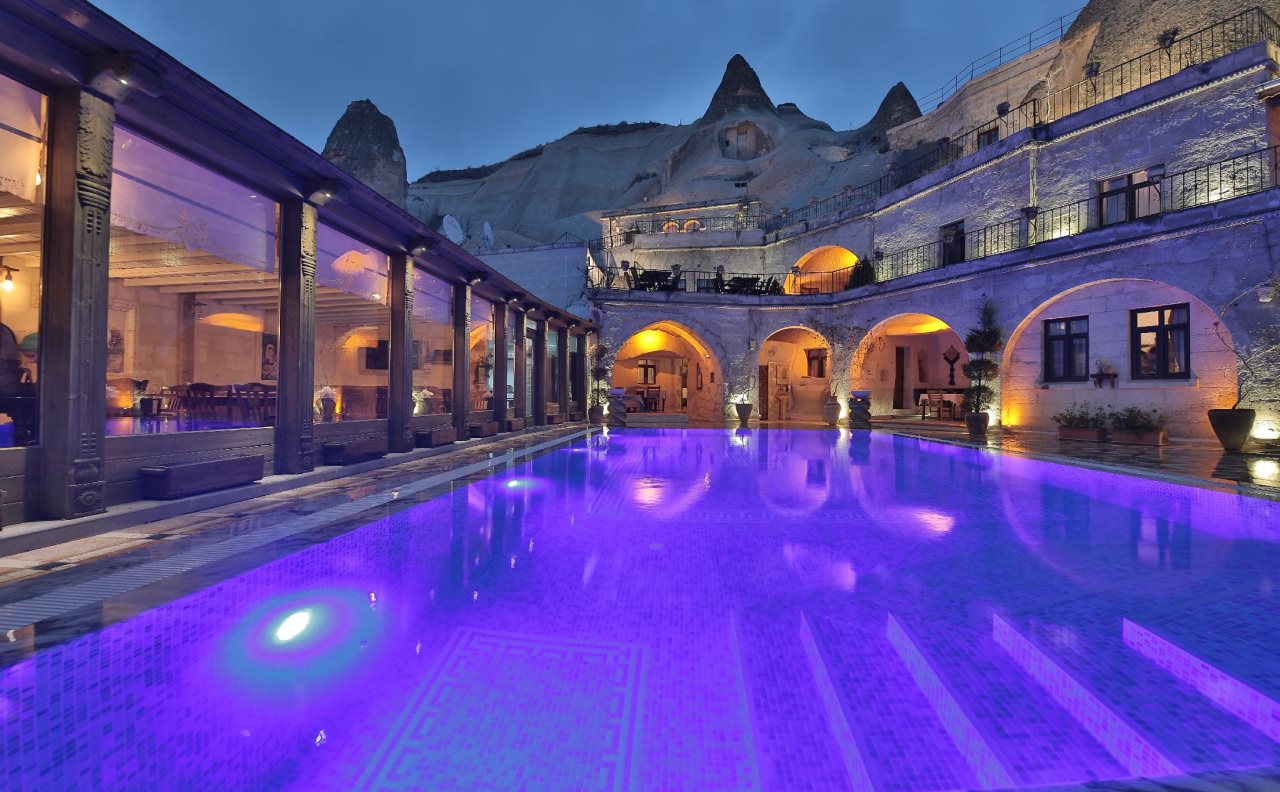 Local Cave House Rezervasyon