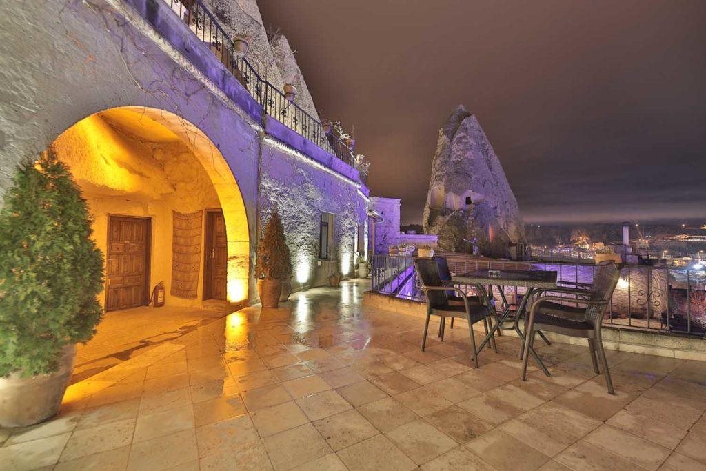 Local Cave House Rezervasyon