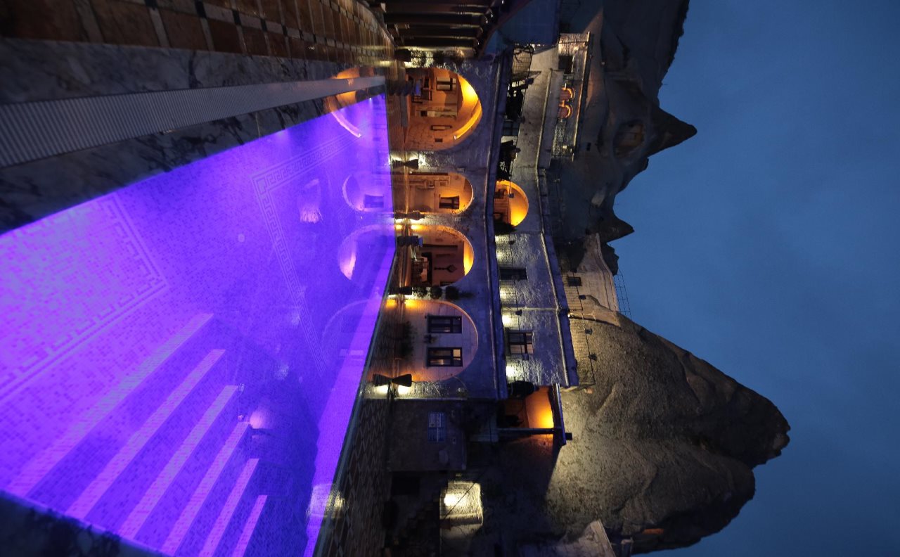 Local Cave House Rezervasyon