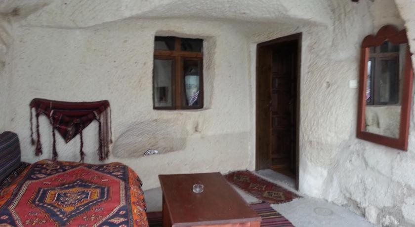 Local Cave House Rezervasyon