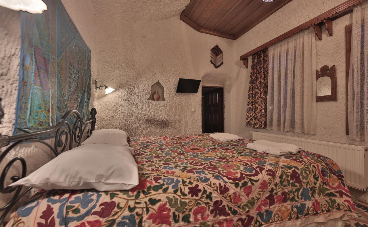Local Cave House Rezervasyon