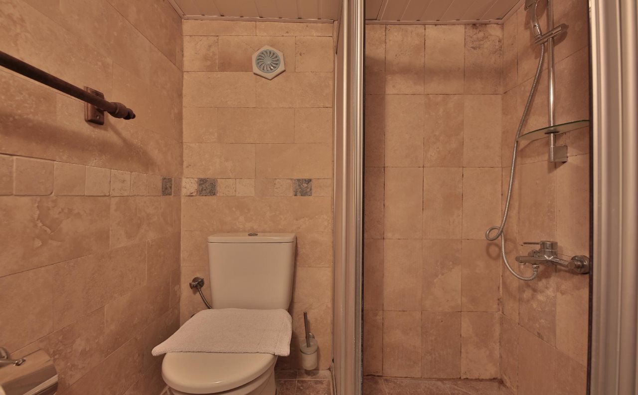 Local Cave House Rezervasyon