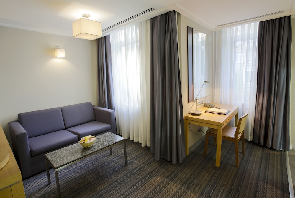 Housez Suites & Apartments Rezervasyon