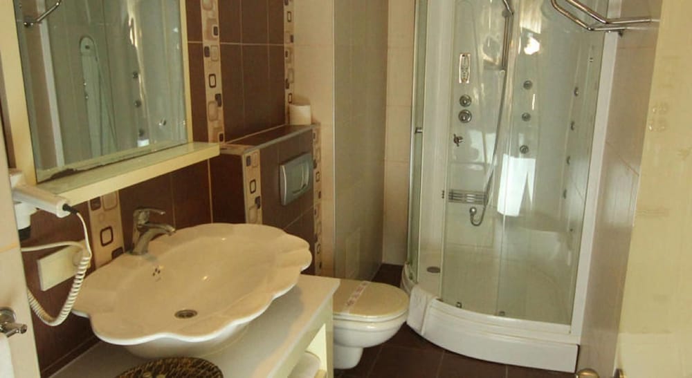 Royce Hotel Rezervasyon