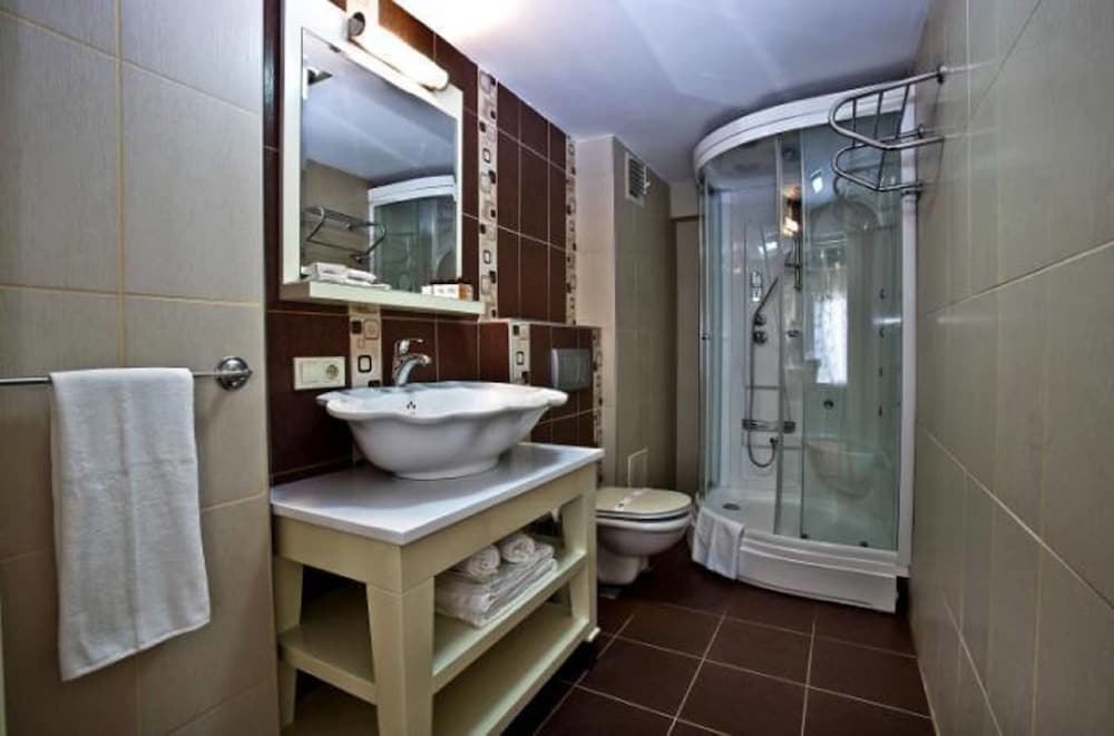 Royce Hotel Rezervasyon