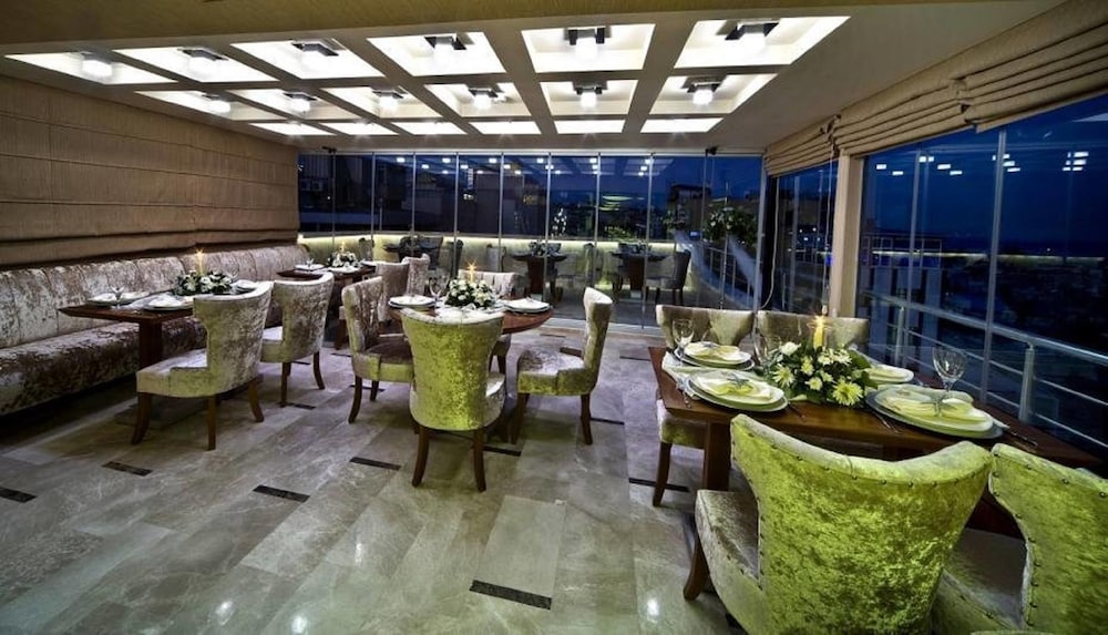 Royce Hotel Rezervasyon