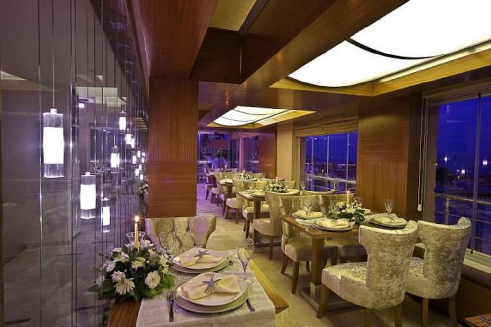 Royce Hotel Rezervasyon