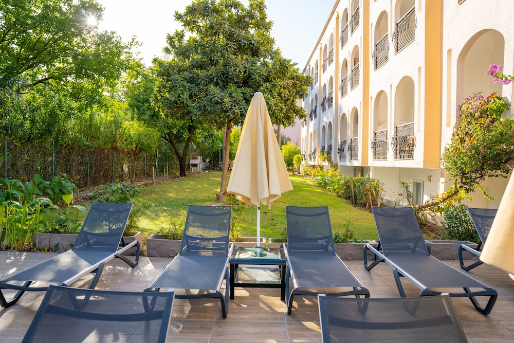 Grand Villa Sol Apartments Rezervasyon