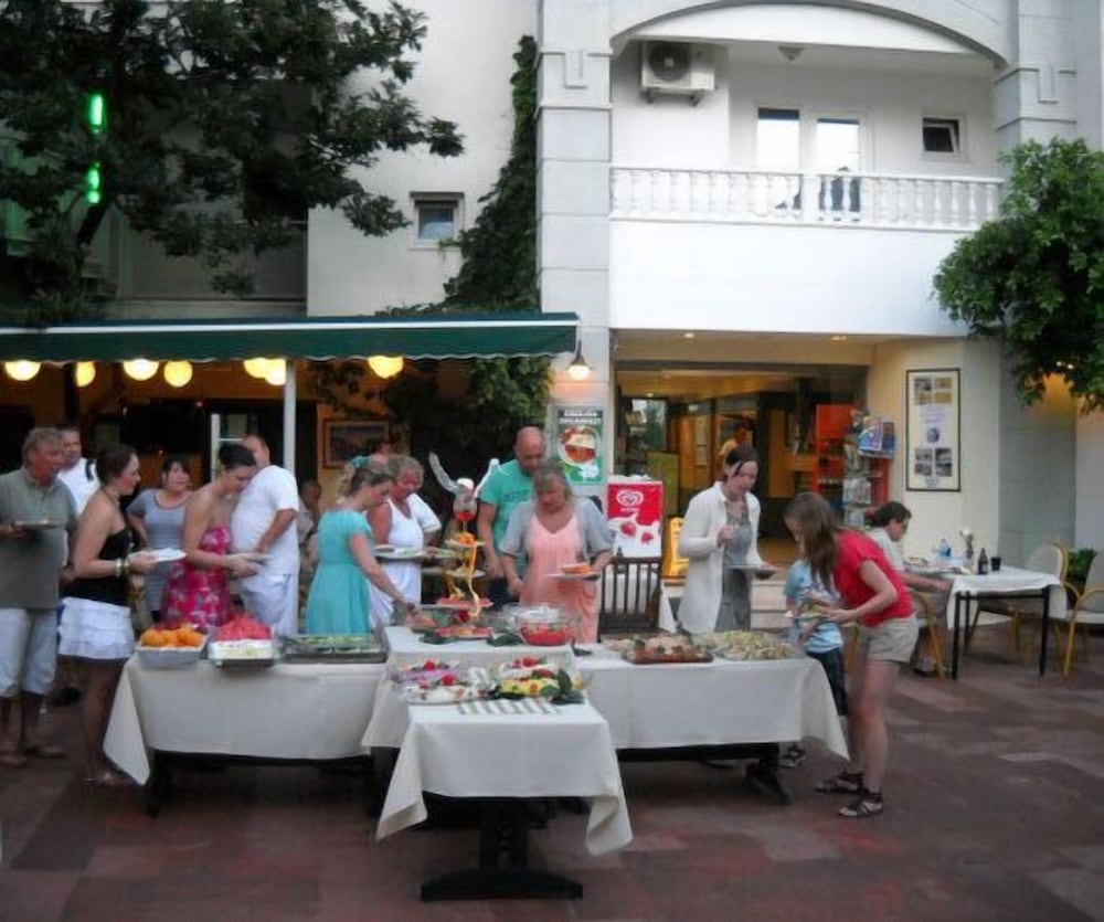 Two Seas Hotel Rezervasyon