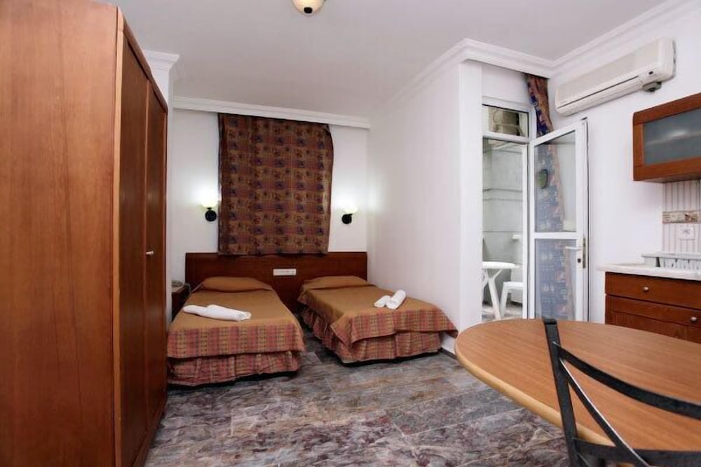 Two Seas Hotel Rezervasyon