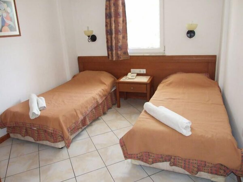 Two Seas Hotel Rezervasyon