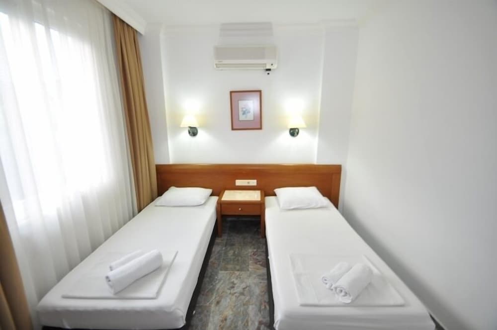 Two Seas Hotel Rezervasyon