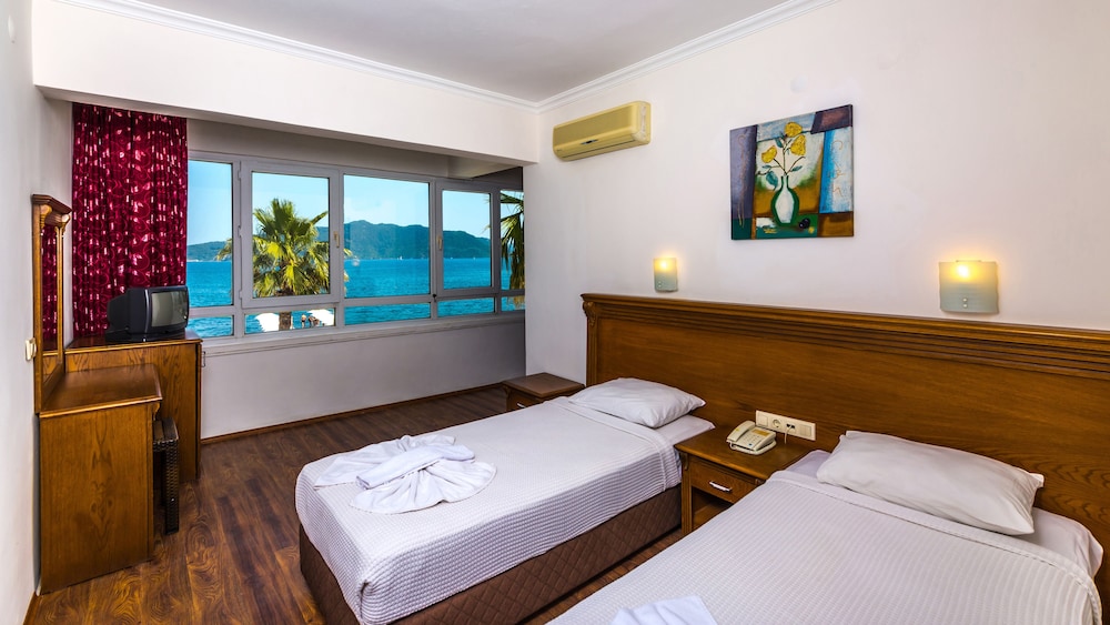 Honeymoon Beach Hotel Rezervasyon