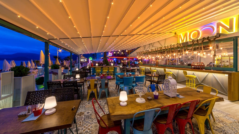 Honeymoon Beach Hotel Rezervasyon