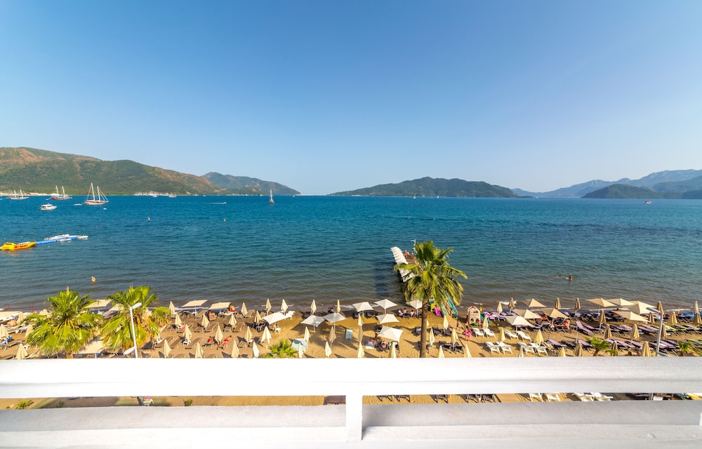 Honeymoon Beach Hotel Rezervasyon