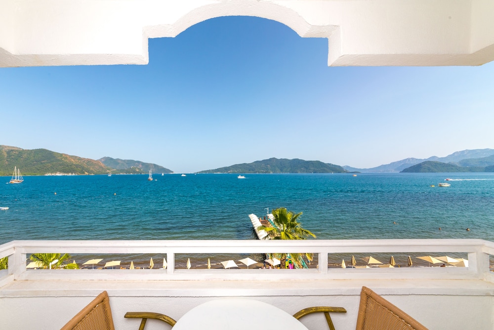 Honeymoon Beach Hotel Rezervasyon