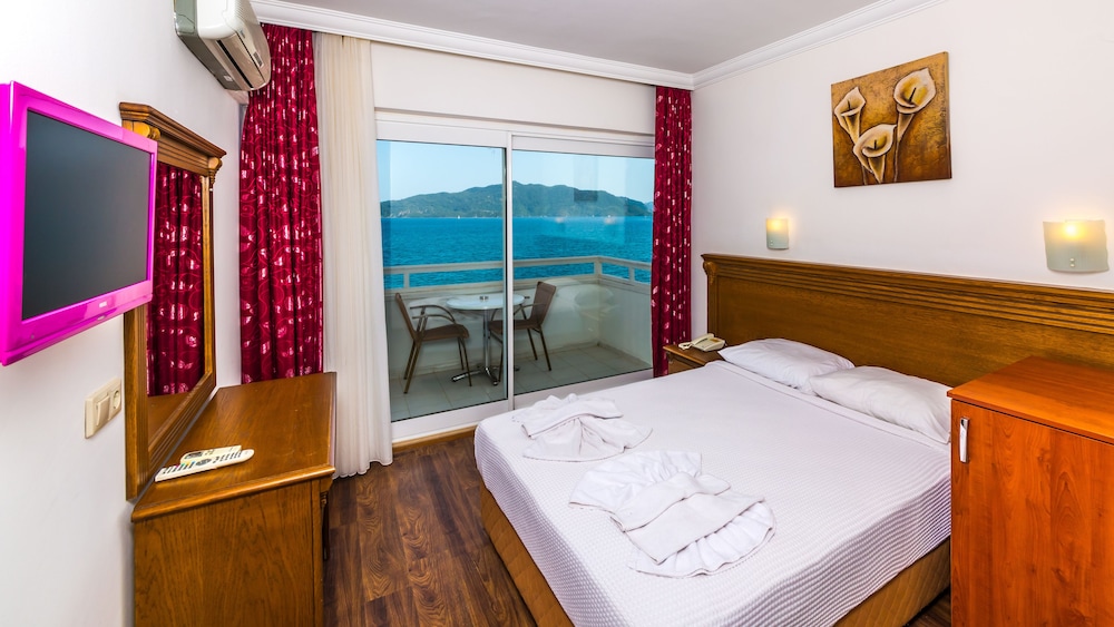 Honeymoon Beach Hotel Rezervasyon