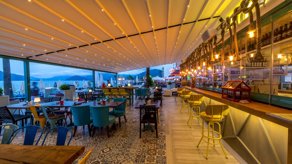 Honeymoon Beach Hotel Rezervasyon