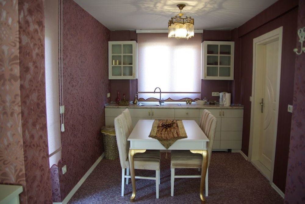 Parla Viens Suites Rezervasyon