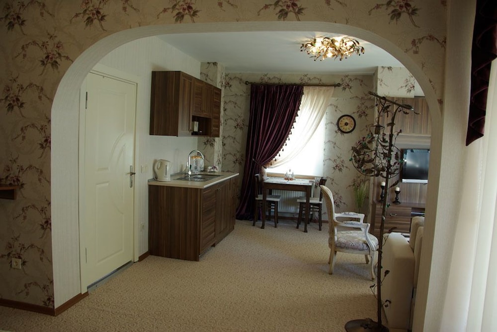 Parla Viens Suites Rezervasyon