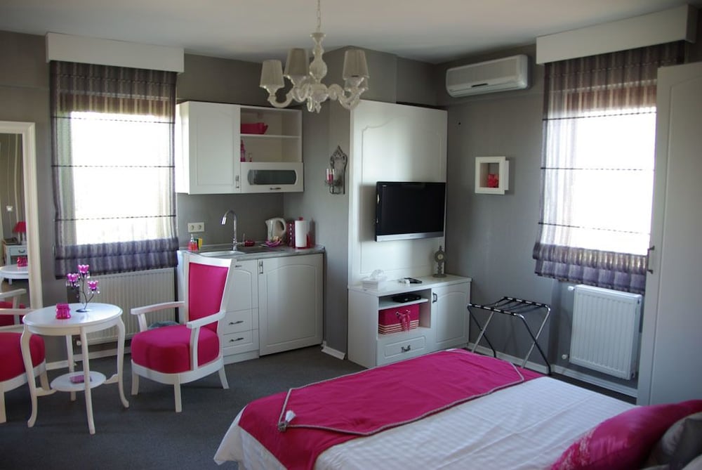 Parla Viens Suites Rezervasyon