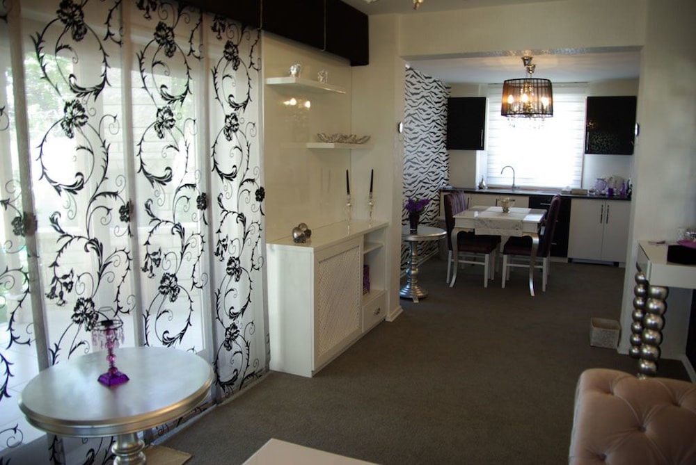 Parla Viens Suites Rezervasyon